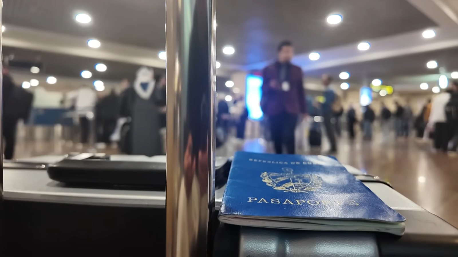Minint aclara si la escasez de carné de identidad afecta también a los pasaportes cubanos