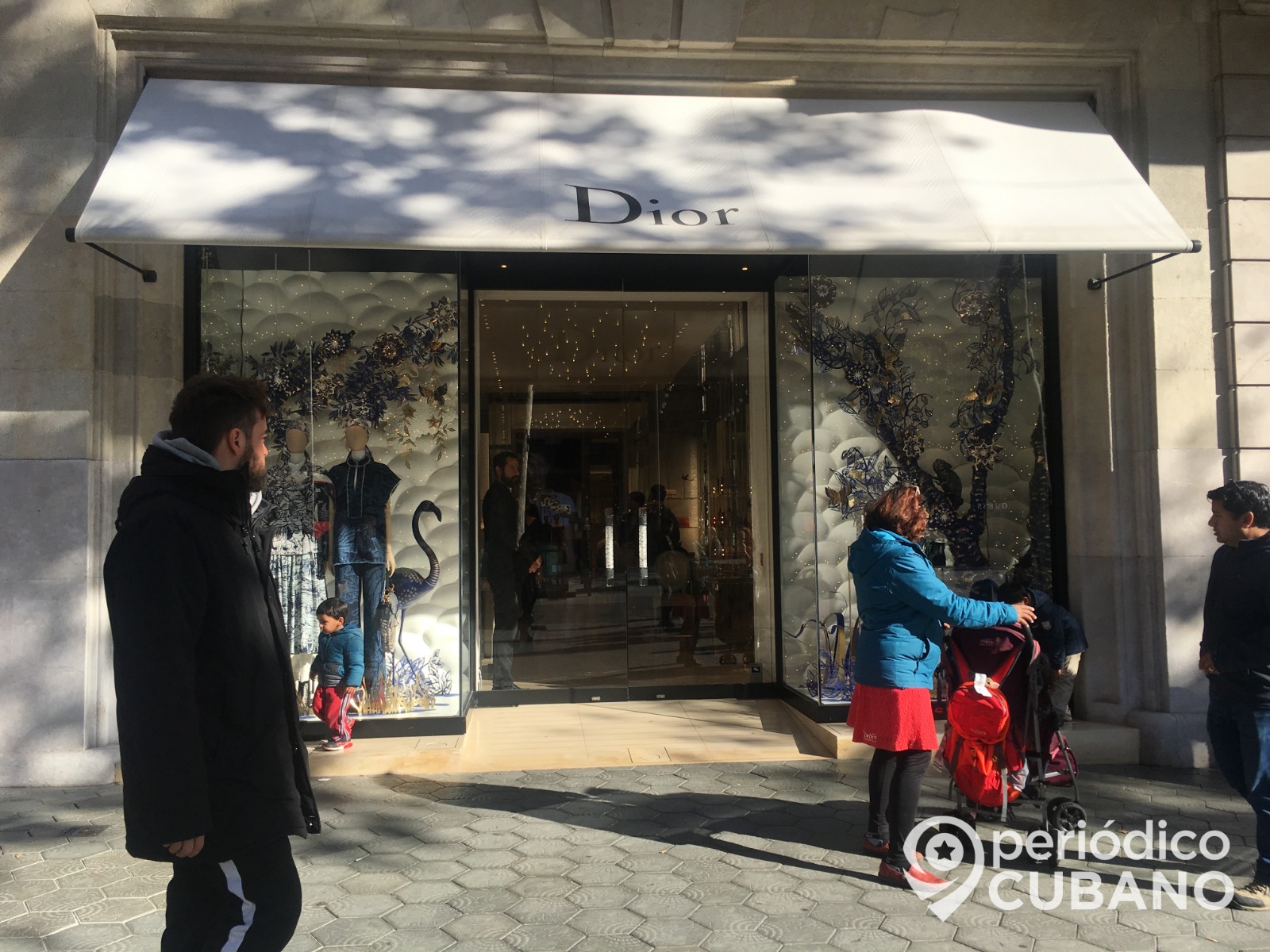 Permiso para padres de españoles que viajen a España para cuidar de sus nietos