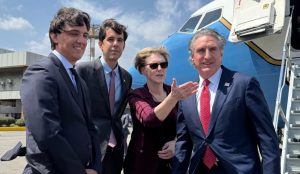 Secretario Burgum en Venezuela