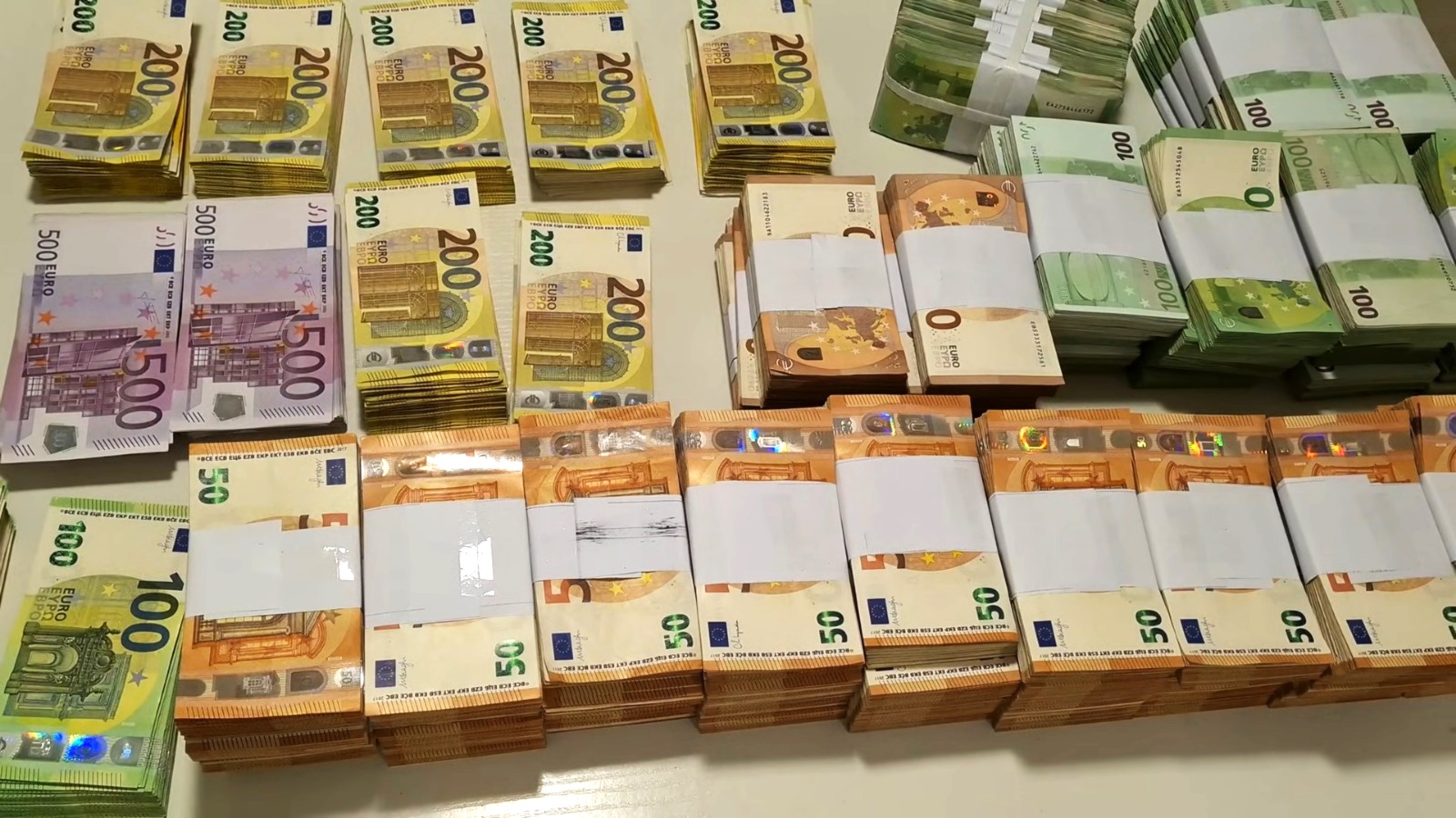 Tasa flotante del Banco Central de Cuba sube el euro hasta los 550 pesos