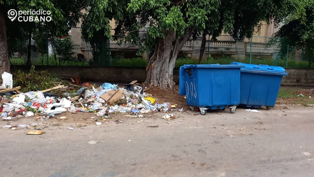 Trabajadores interruptos por la crisis energética en Cuba se reubican en la recogida de basura