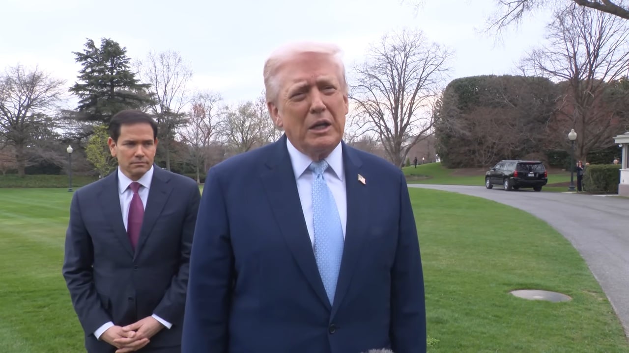 Trump pospone ataque a centrales eléctricas de Irán tras el inicio de conversaciones