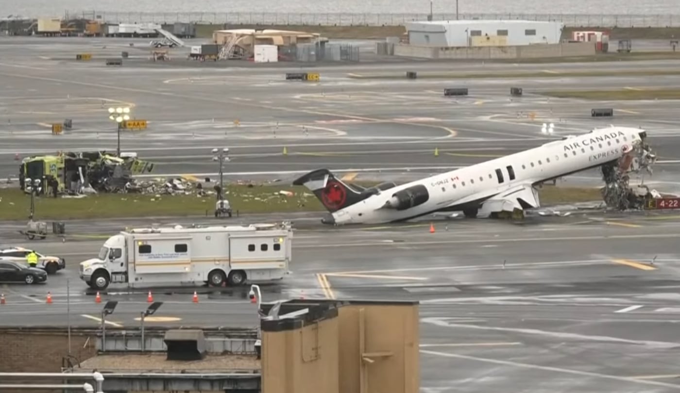 El impactante video del momento en el que el avión de Air Canada choca al camión de bomberos en Nueva York