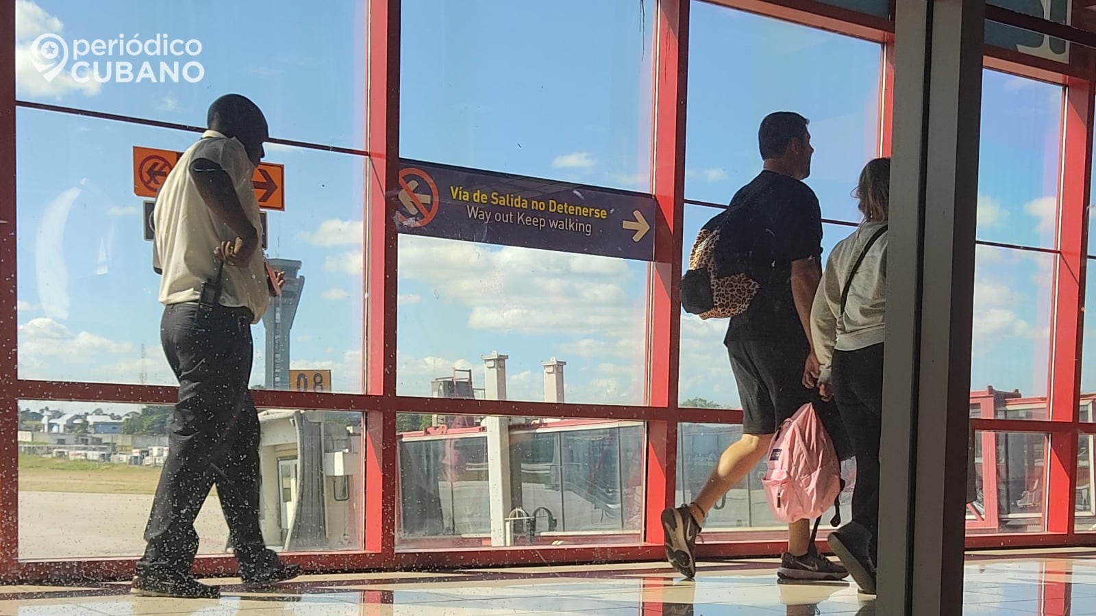 Aduana de Cuba decomisa pertenencias ilegales de un viajero en el Aeropuerto de La Habana