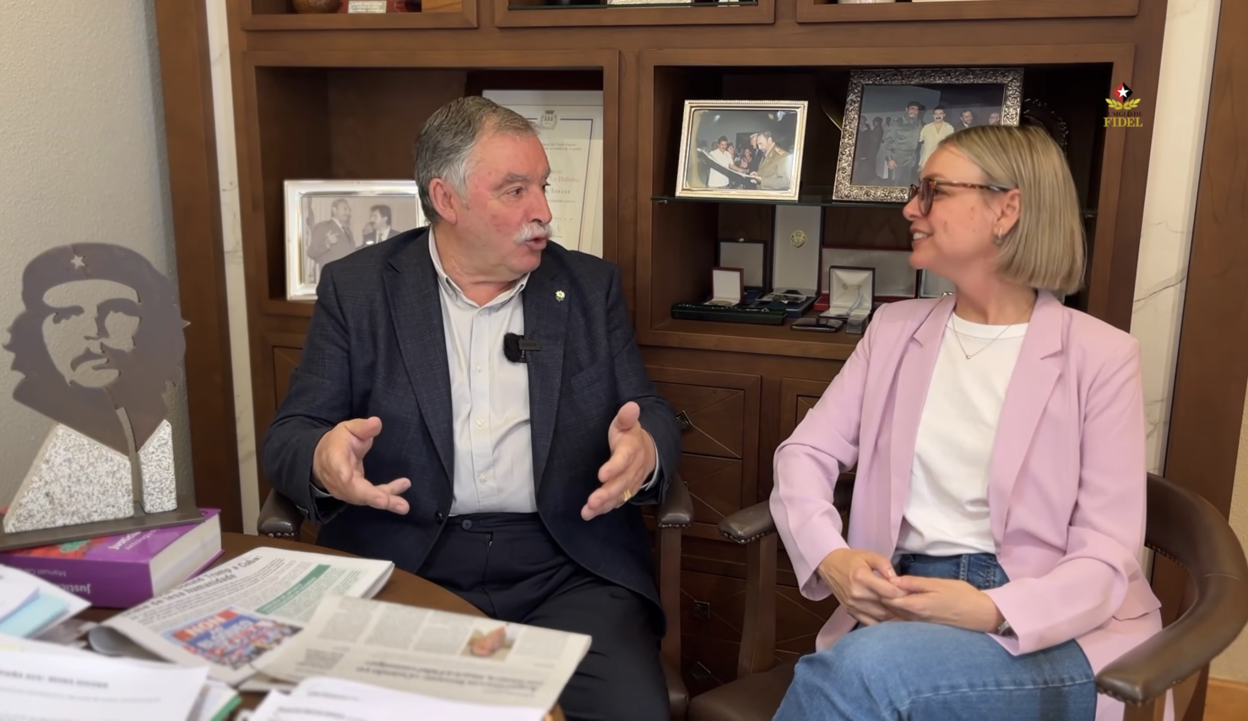 Ángel García Seoane, alcalde de Oleiros, enfrentado por un emigrante cubano en un hospital