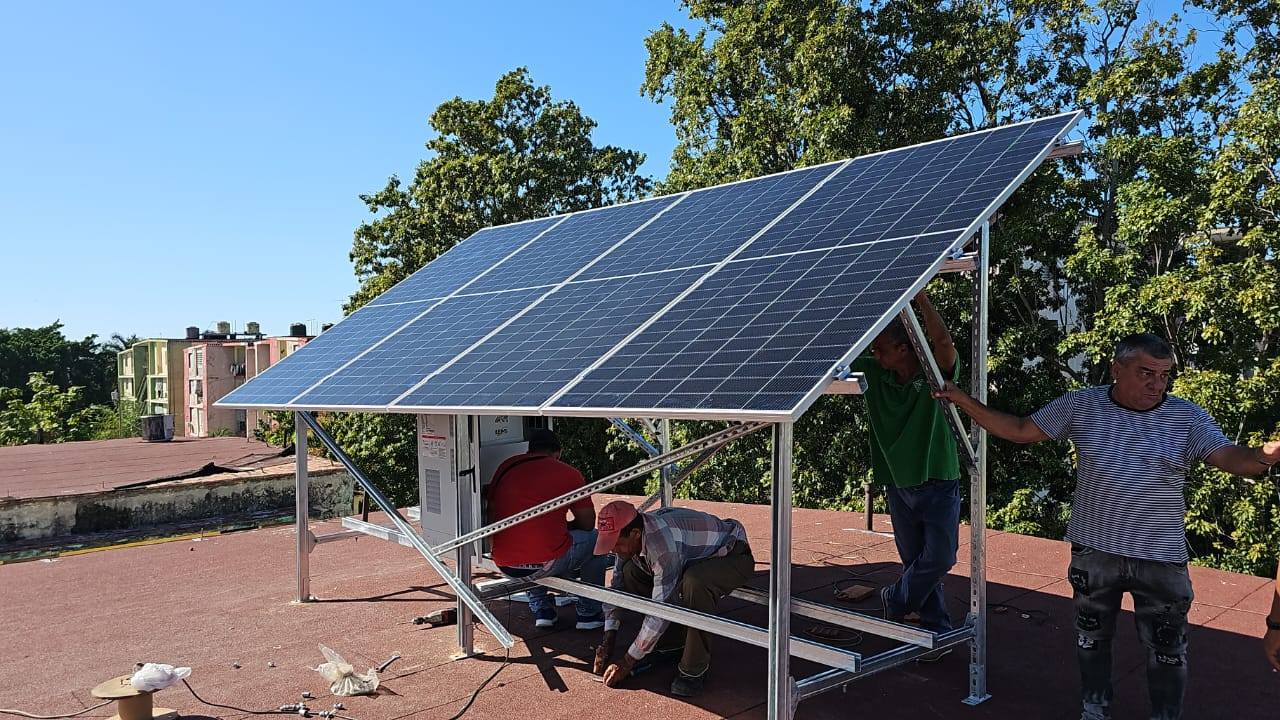 Baterías chinas ayudarían a generar hasta 900 MW en parques solares de Cuba