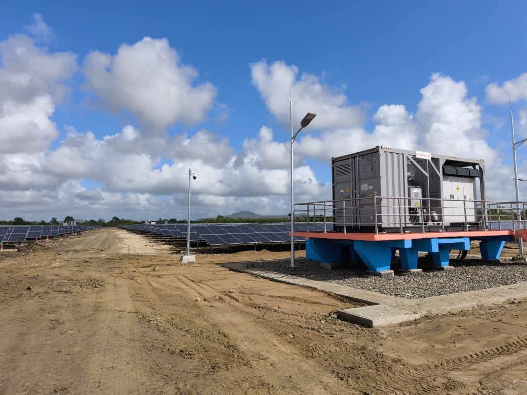 Baterías chinas ayudarían a generar hasta 900 MW en parques solares de Cuba