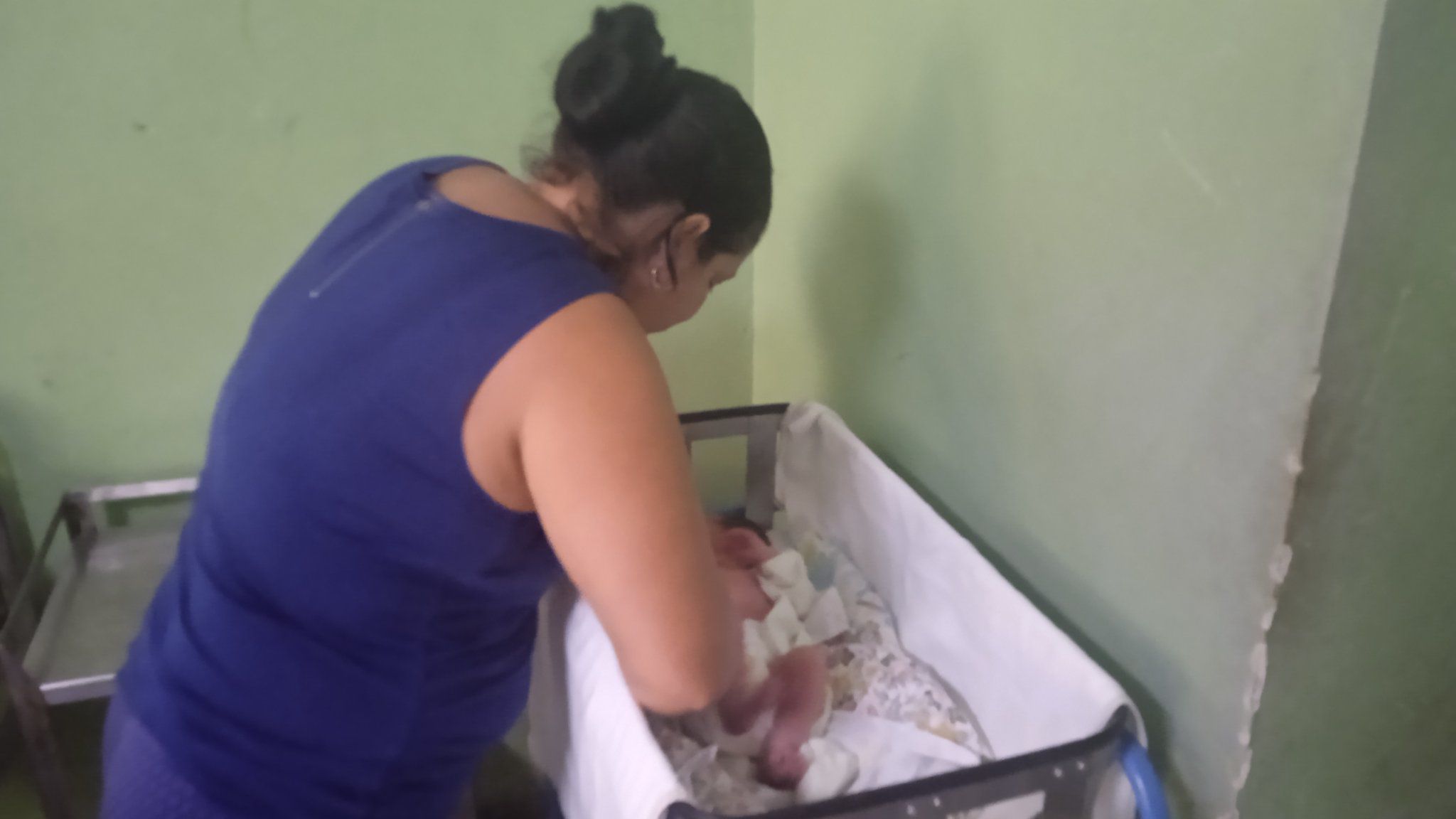 Una bebé nace durante incendio en hospital de Cienfuegos y su historia conmueve a toda la isla