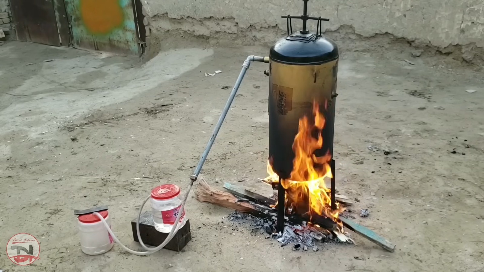 Cubano inventa horno para producir combustible quemando plástico