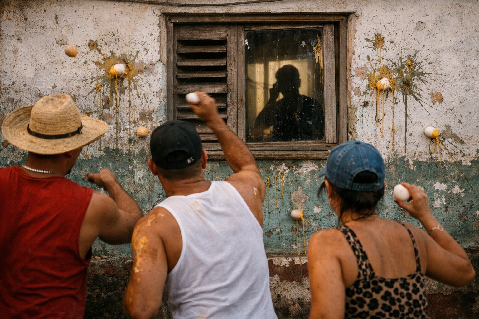 Cubano reconoce en EEUU a quién le tiró huevos en Cuba como acto de repudio