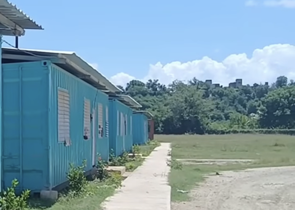 Cubanos deberán pagar al Estado 1 millón de pesos por vivir en contenedores oxidados y con goteras