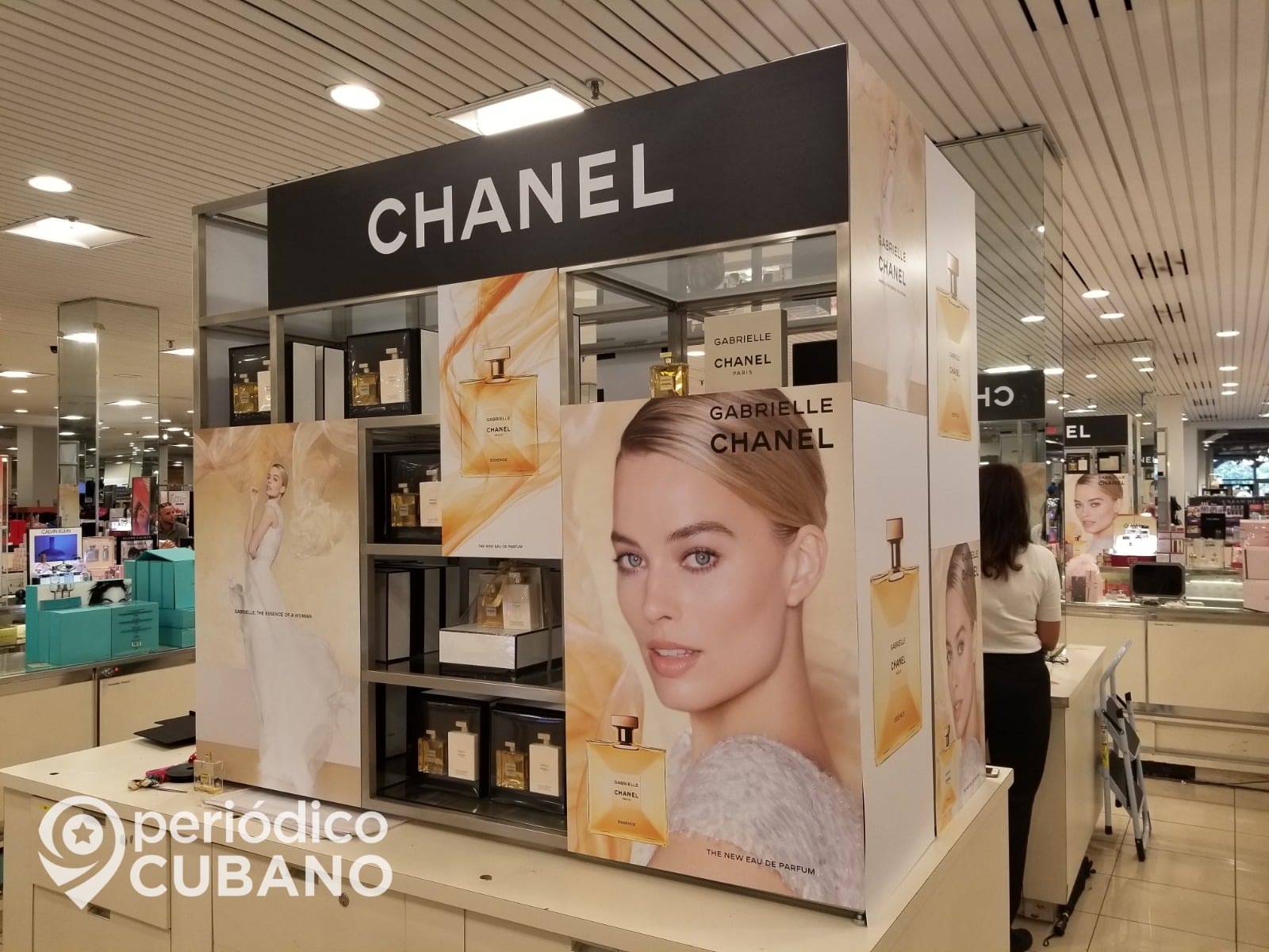 Decomisan en el sur de Florida miles de perfumes falsificados de Gucci y Chanel