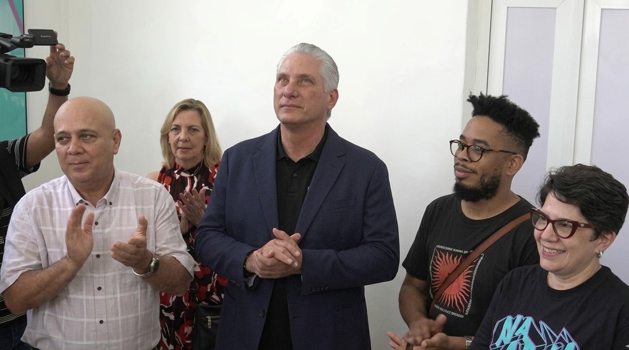 Defensora del comunismo le pide un “besito” a Díaz-Canel en su cumpleaños