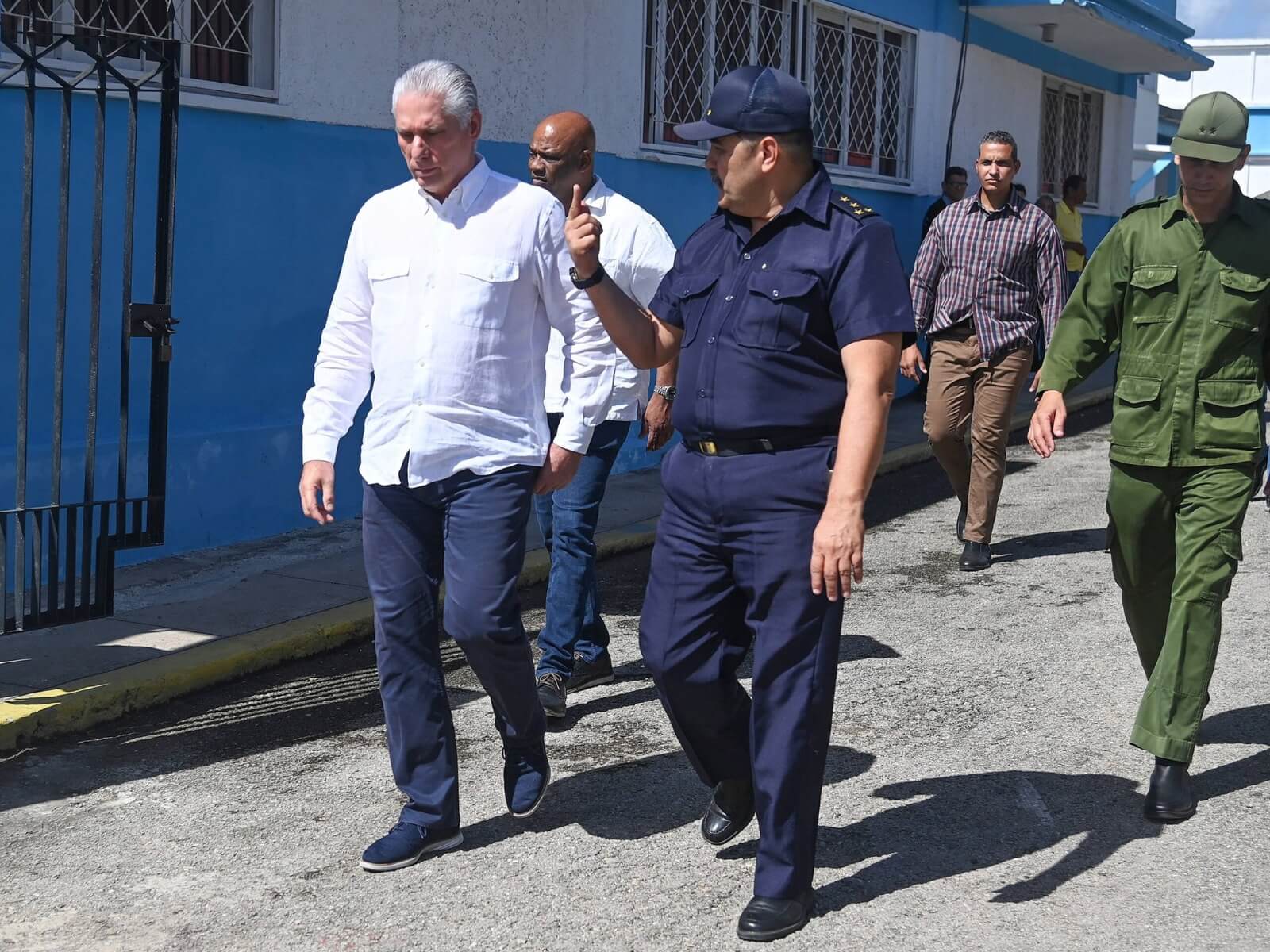 Díaz-Canel visita una empresa militar después de las declaraciones de Trump (1)