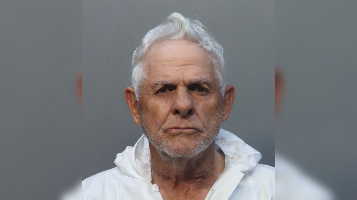 Dos versiones para un crimen en Miami-Dade un anciano detenido y su esposa e hijastro asesinados