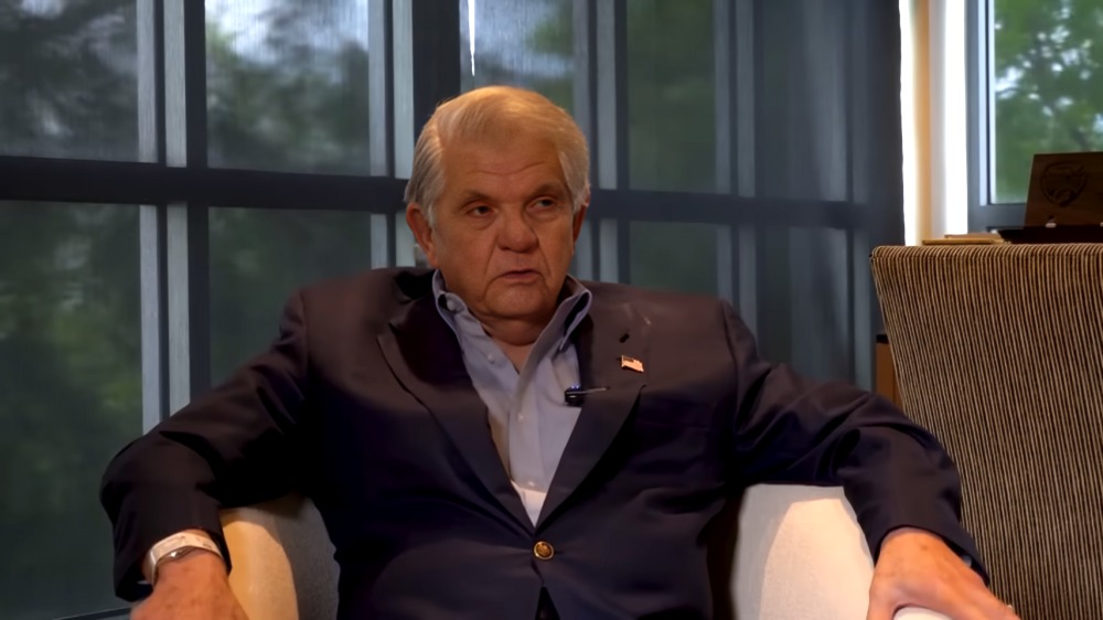 Empresario cubano cercano a Trump recomienda no negociar con los comunistas