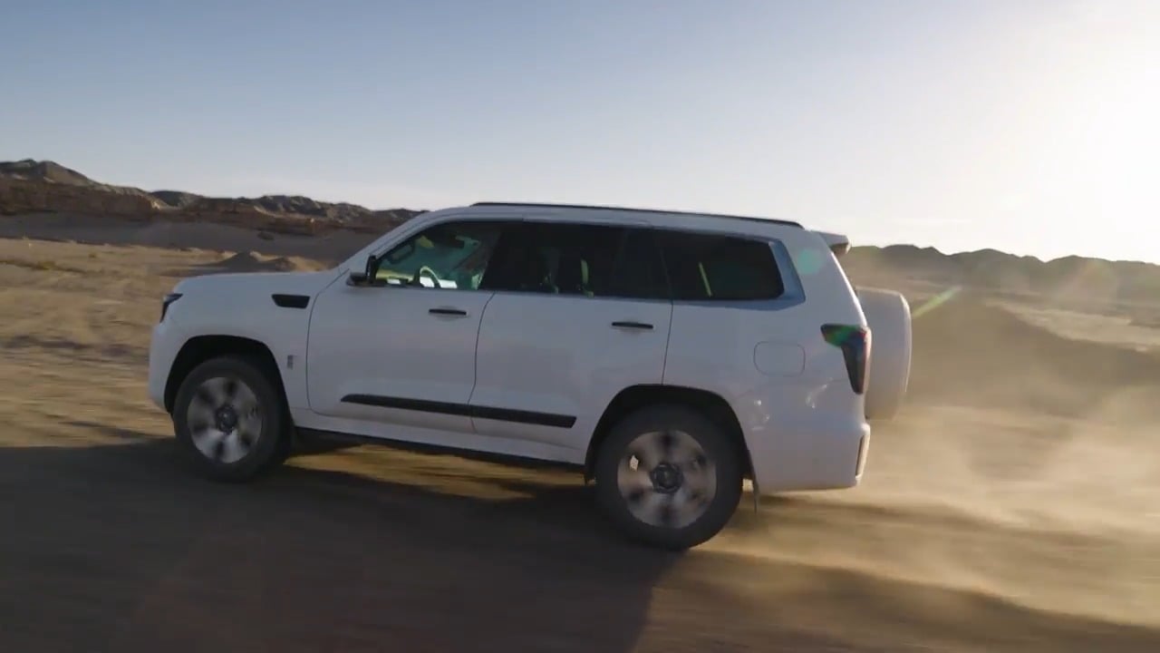 Esto pagó la triplista Leyanis Pérez por un auto de lujo en la agencia Mercedes Benz en Cuba 4