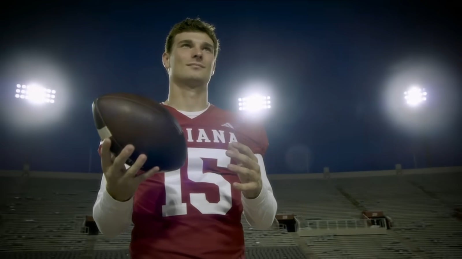 ¡Histórico! Fernando Mendoza, de origen cubano, es el No.1 del draft de la NFL