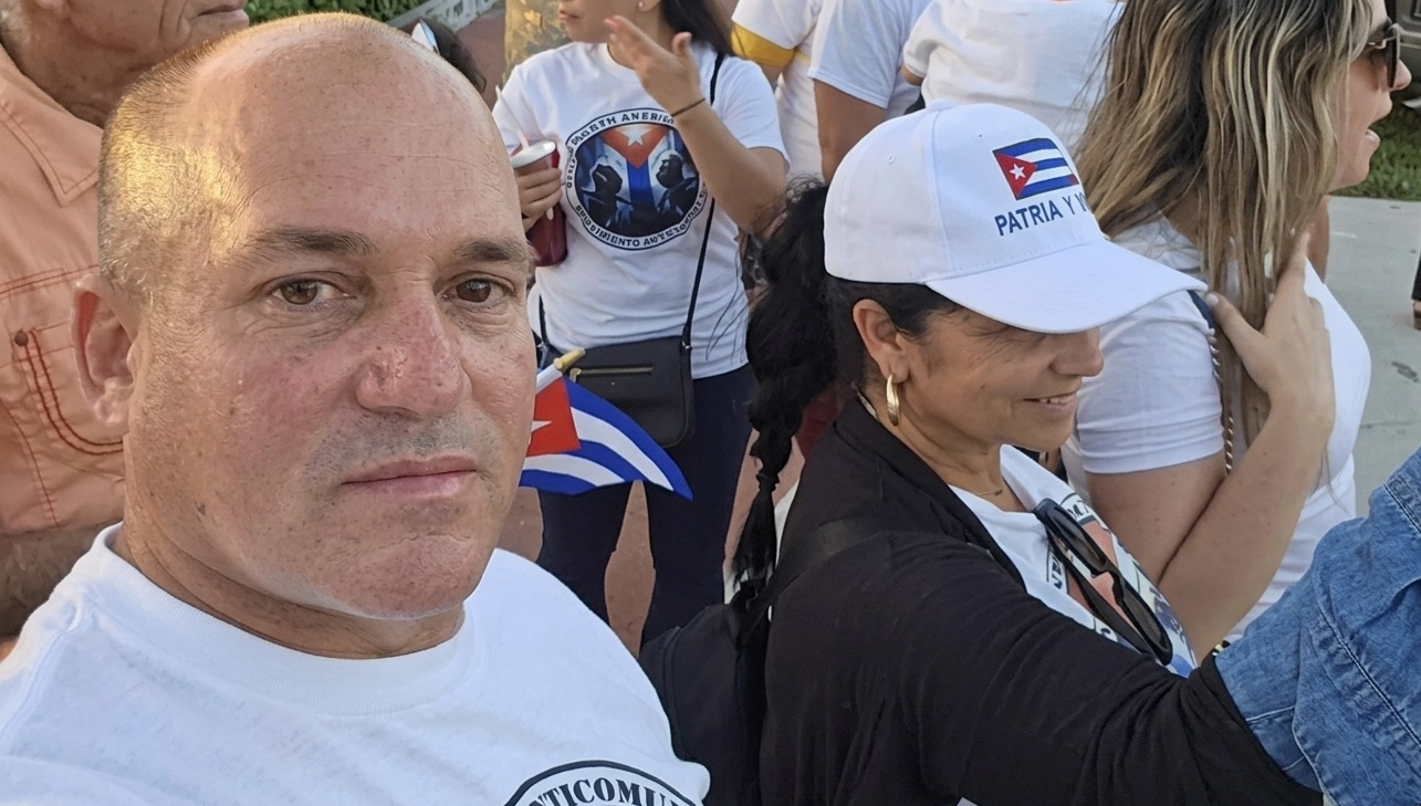 Giro inesperado en el caso de un opositor cubano con el formulario I-220A