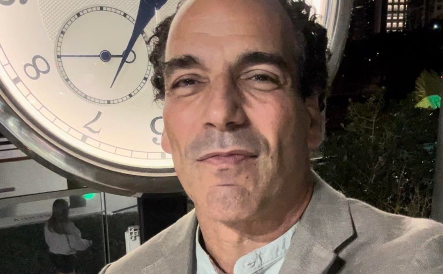 Influencer cubano es investigado en Argentina por vender una falsa cura para el cáncer