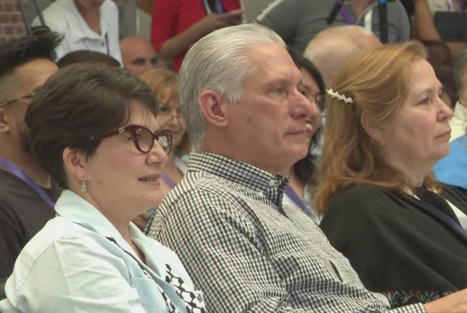 Lis Cuesta presume sus gafas Dolce & Gabbana en televisión nacional