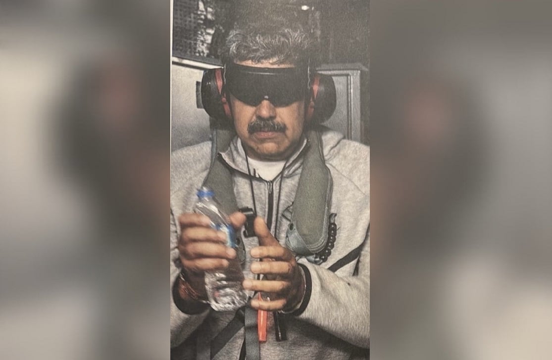 La primera fotografía que se compartió de Nicolás Maduro tras su captura. (Captura de pantalla © Donald Trump - Truth Social)