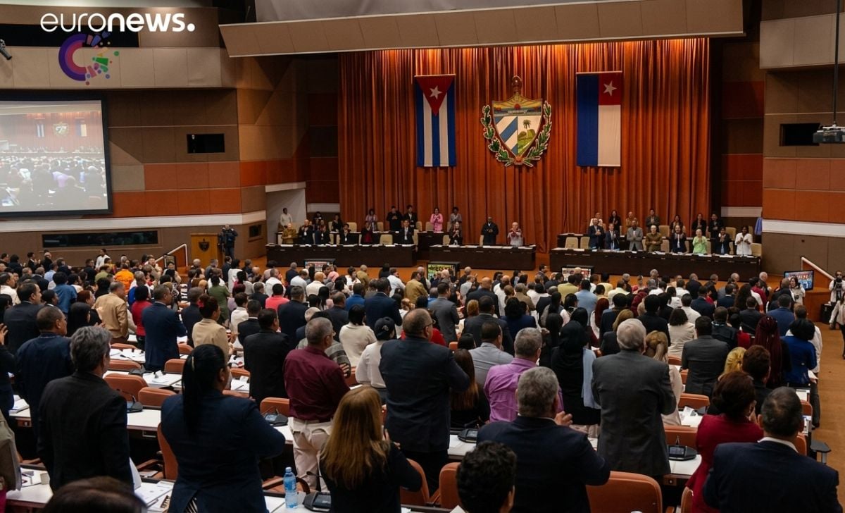 Parlamento cubano: levanten la mano, pero no la cabeza