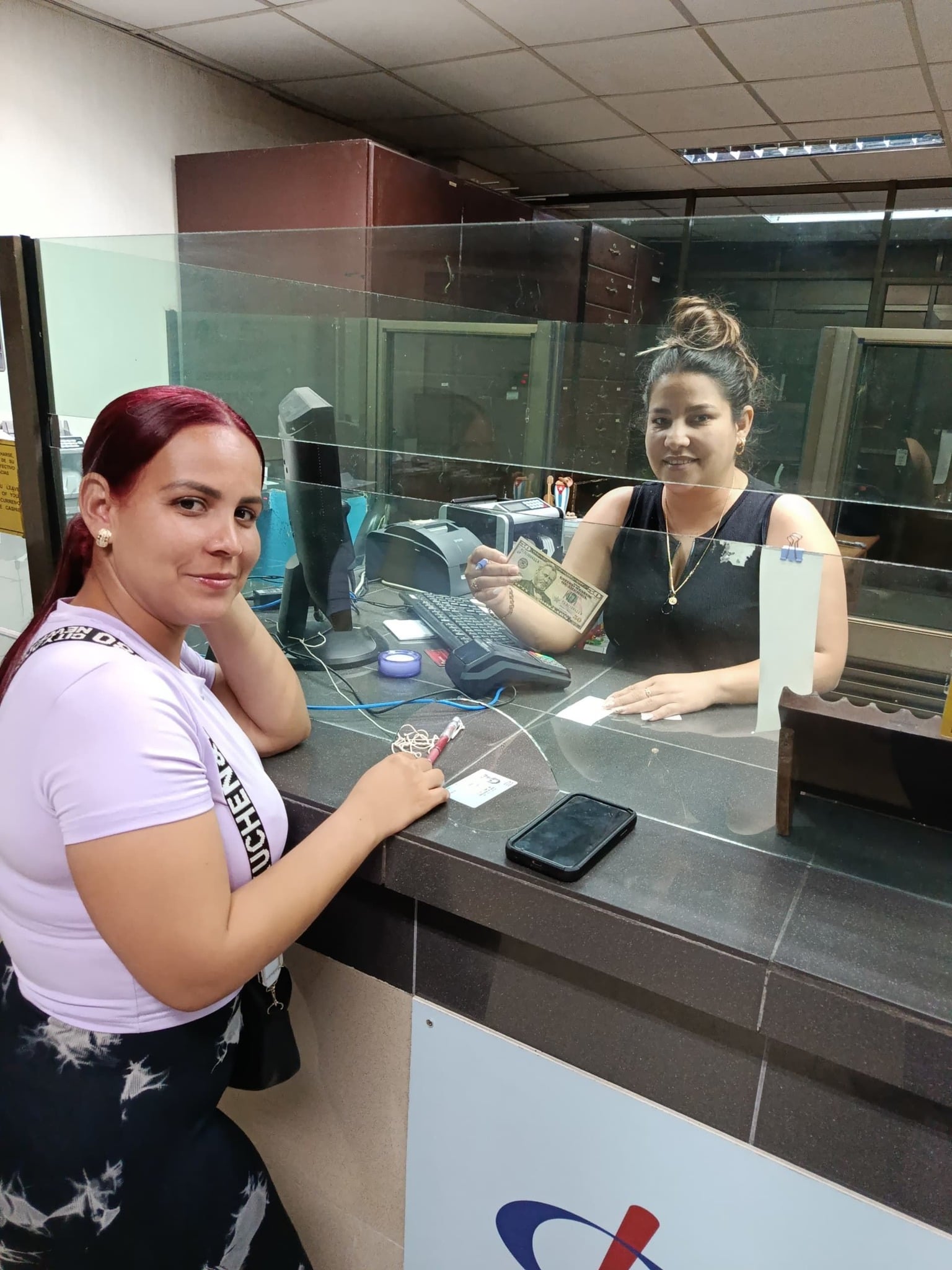 Remesas a Cuba Cadeca entrega los primeros 50 dólares tras implantar el nuevo sistema