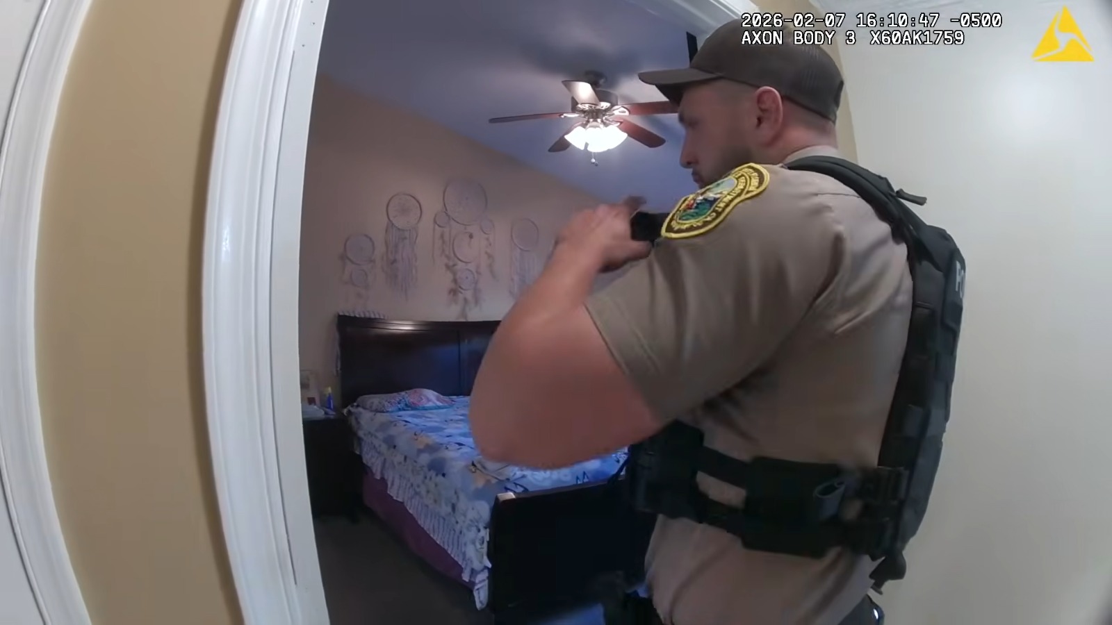 Revelan video del disparo mortal de un policía de Miami-Dade contra una mujer dentro de su casa