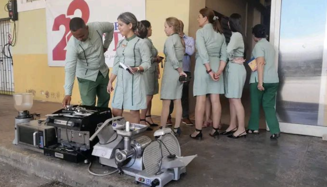 Robo millonario: tres trabajadores vaciaron la cocina de un hotel cinco ...