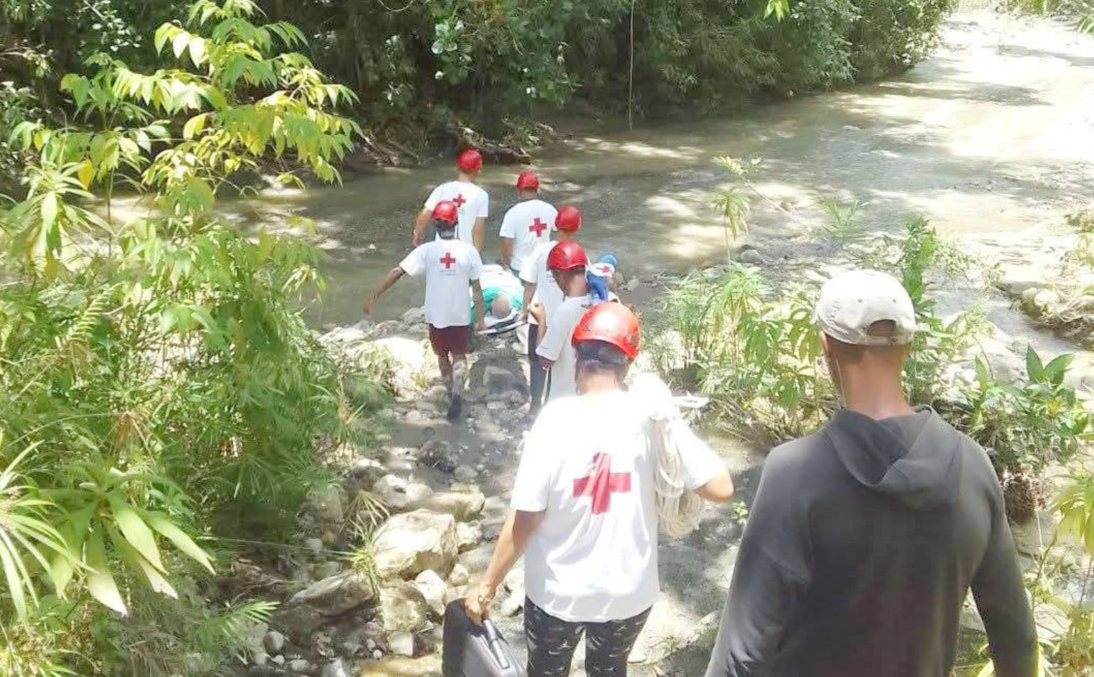 Titánico rescate de anciano que se fracturó la cadera en una de las zonas más aisladas de Cuba