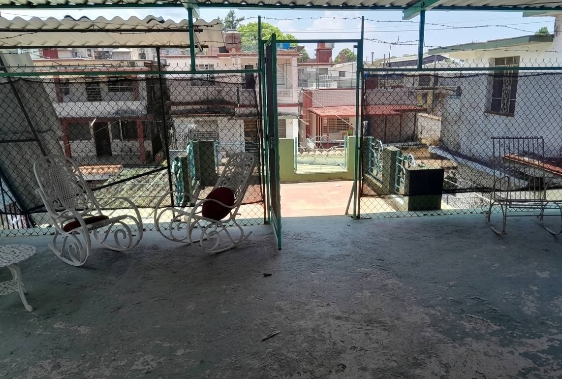 Venden casa de tres pisos por 120.000 dólares en Playa t