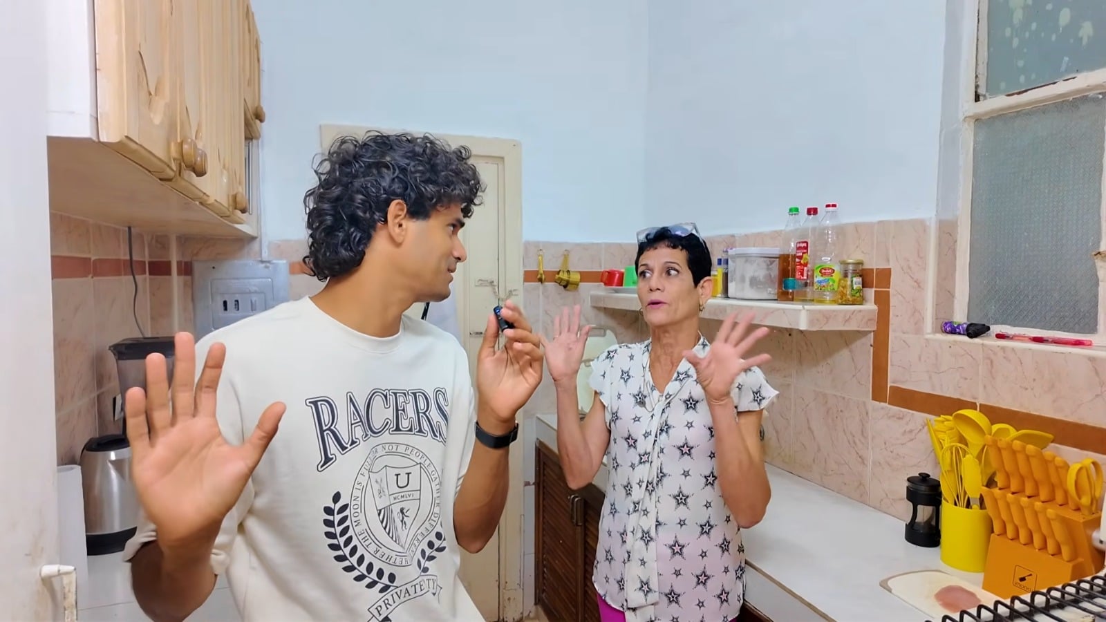 Youtuber cubano entrevista a su propia madre que no le alcanza la jubilación 3