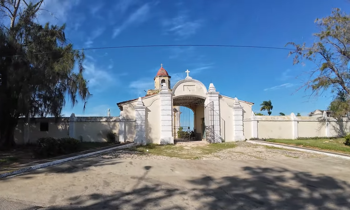 El cementerio católico de Trinidad: dos siglos de historia que el Estado no puede sostener