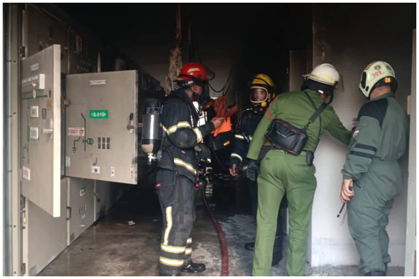 El incendio dejó sin electricidad a miles de familias por más de 24 horas. (Captura de pantalla © Yuriel Fdez- Facebook)