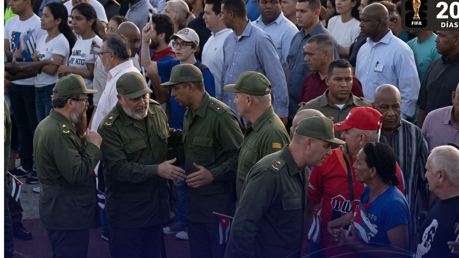Así movilizó el régimen decenas de ómnibus para defender a Raúl Castro