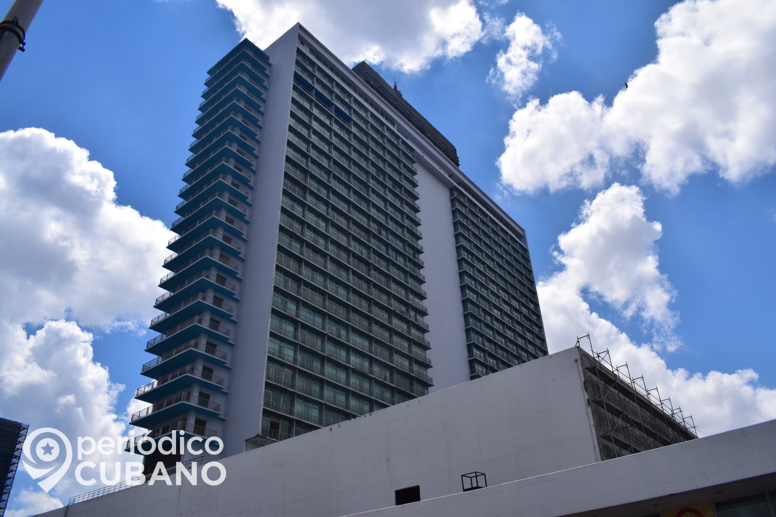 Cambian a dólares el precio de un café en lobby del hotel Habana Libre
