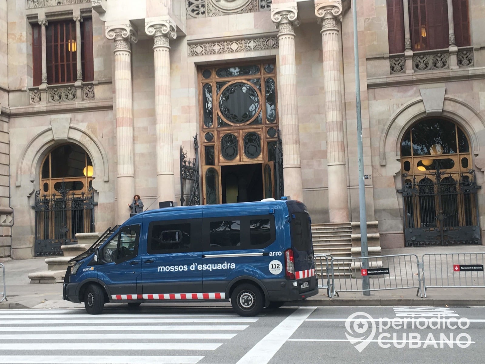 Cubano intenta un robo con pistola a joyería en Barcelona
