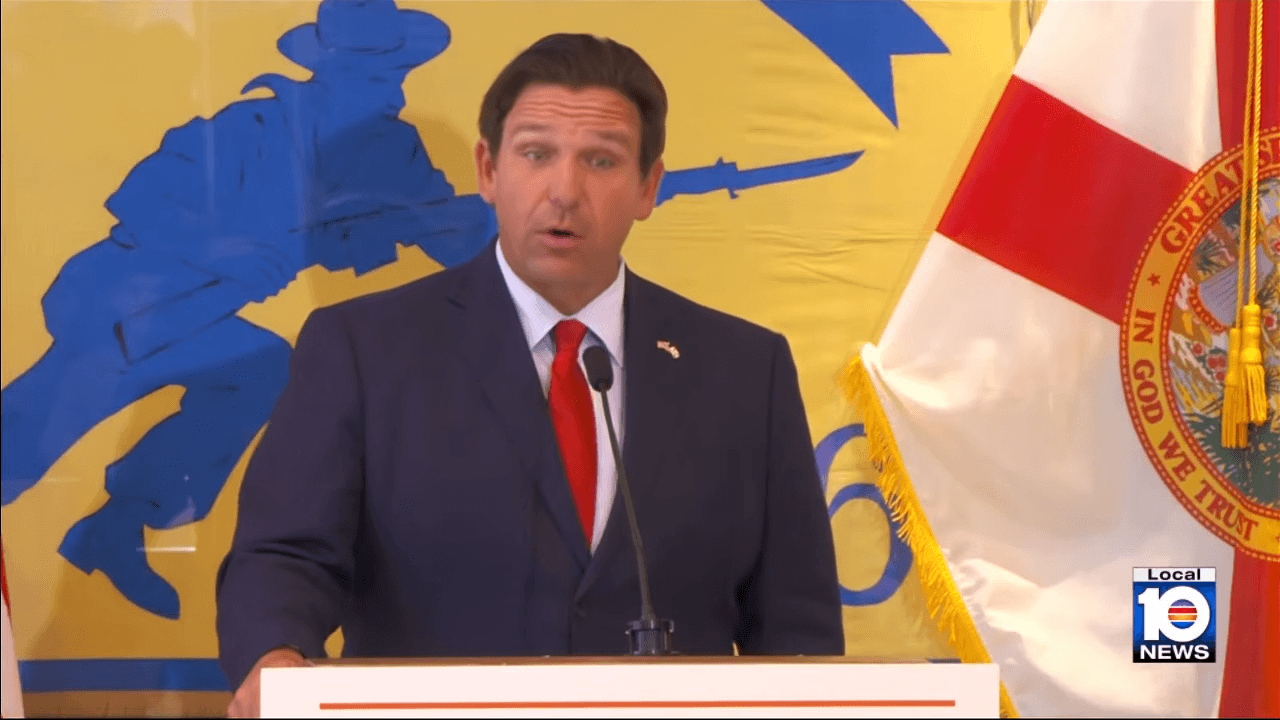 DeSantis firma ley contra empresas que negocien con el régimen castrista desde Florida