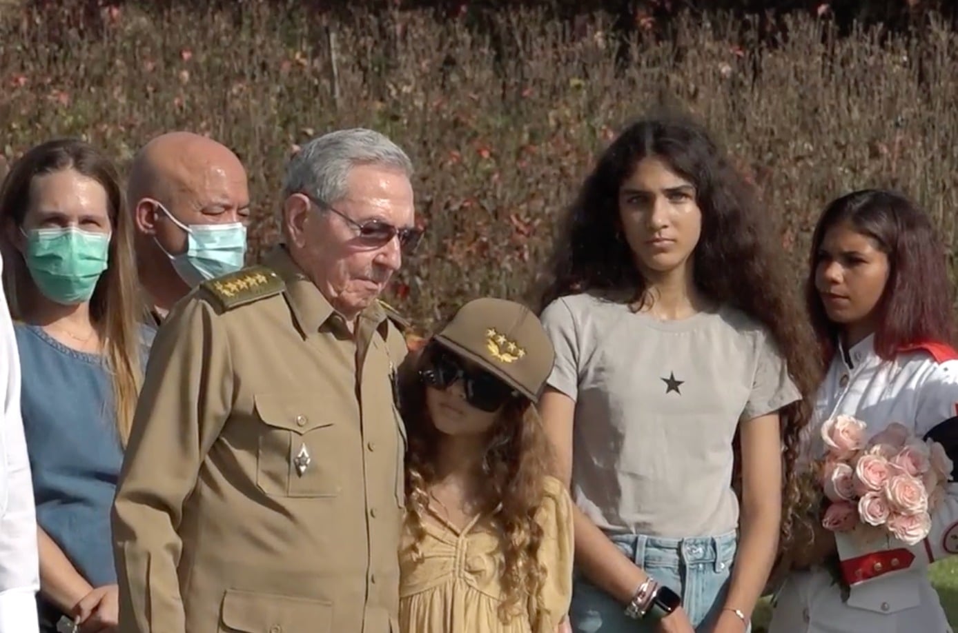 Dos hijas de El Cangrejo aparecieron públicamente acompañando a su bisabuelo Raúl Castro