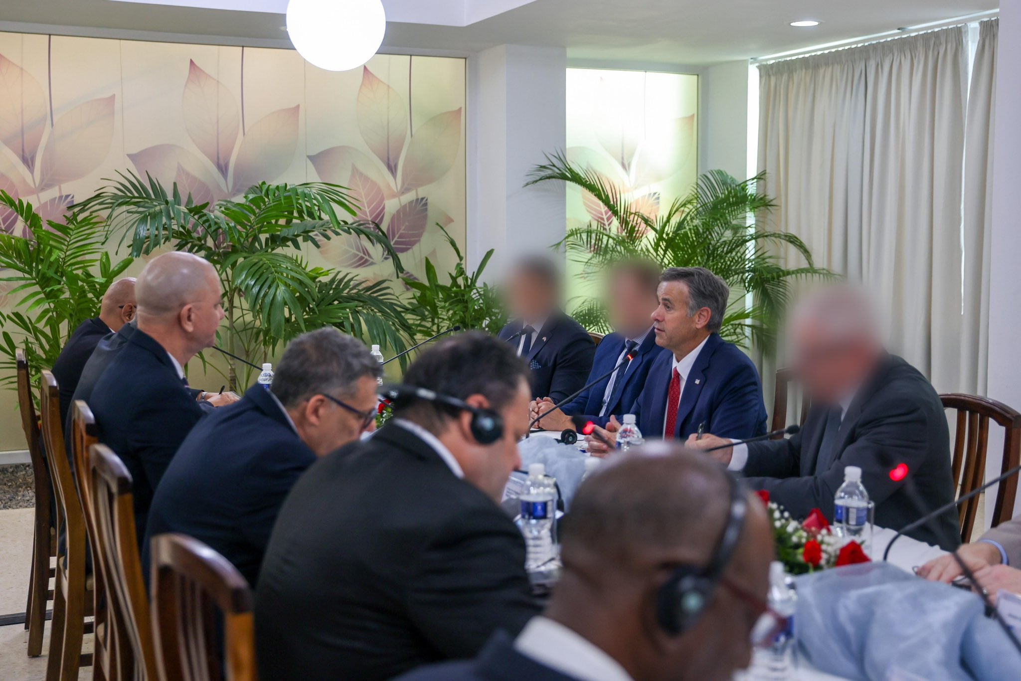 El acto inusual de la visita del director de la CIA John Ratcliffe a Cuba