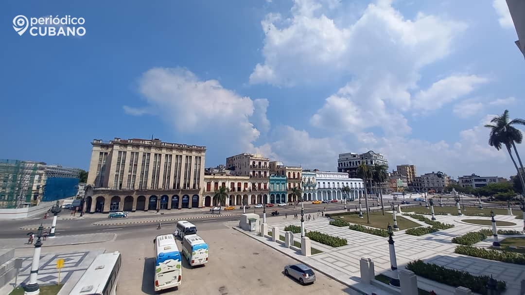 Un grupo de estudiantes de periodismo manifiesta su opinión desde Cuba. (Foto © Periódico Cubano)