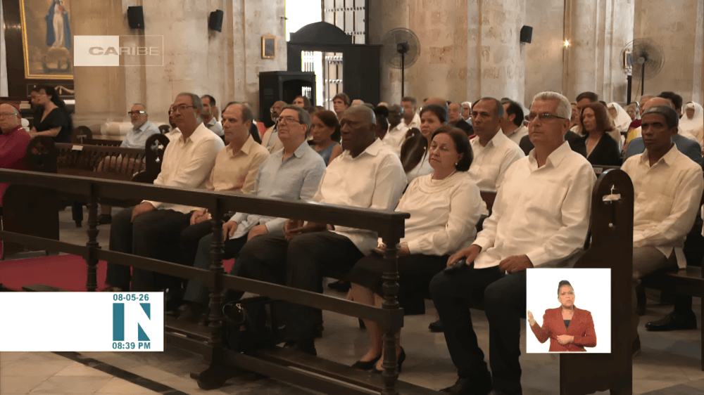 Miembros del Buró Político del PCC asisten a una misa para “orar por la paz en Cuba” (1) (1)