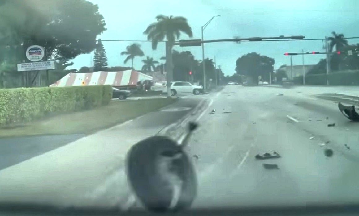 Segundos después del impacto. (Captura de pantalla © Local 10 News-YouTube)