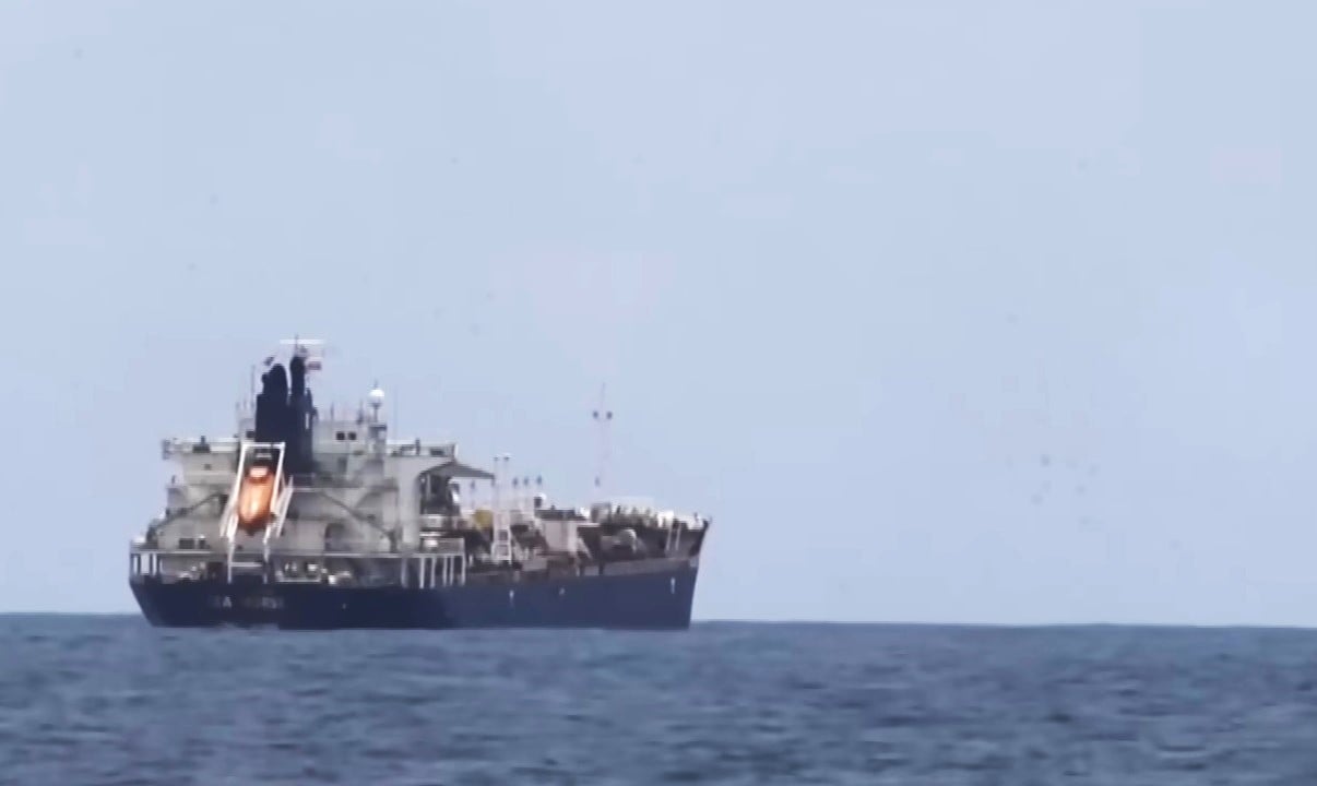El crudo que no llega: petrolero con 270.000 barriles para Cuba sigue varado
