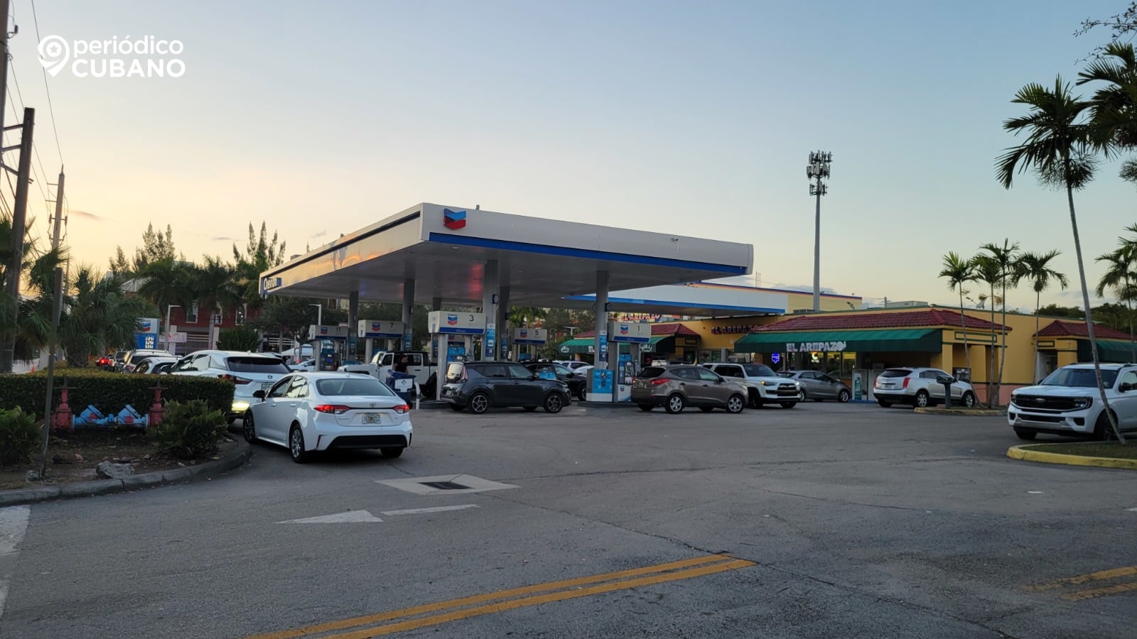 Precio de gasolina en Florida inicia la semana a 4.40 dólares por galón