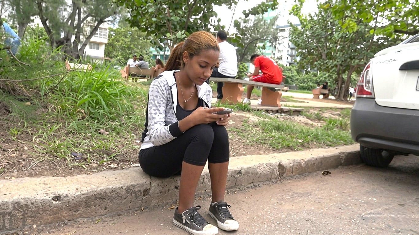 Reportan cortes recurrentes de telefonía móvil en Cuba Colapso de ETECSA o bloqueo del régimen