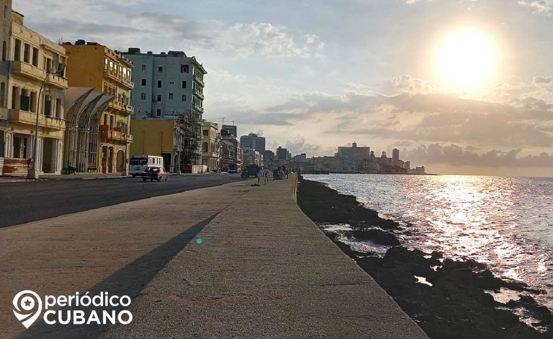 Imagen ilustrativa del soleado malecón de La Habana. (Foto © Periódico Cubano)