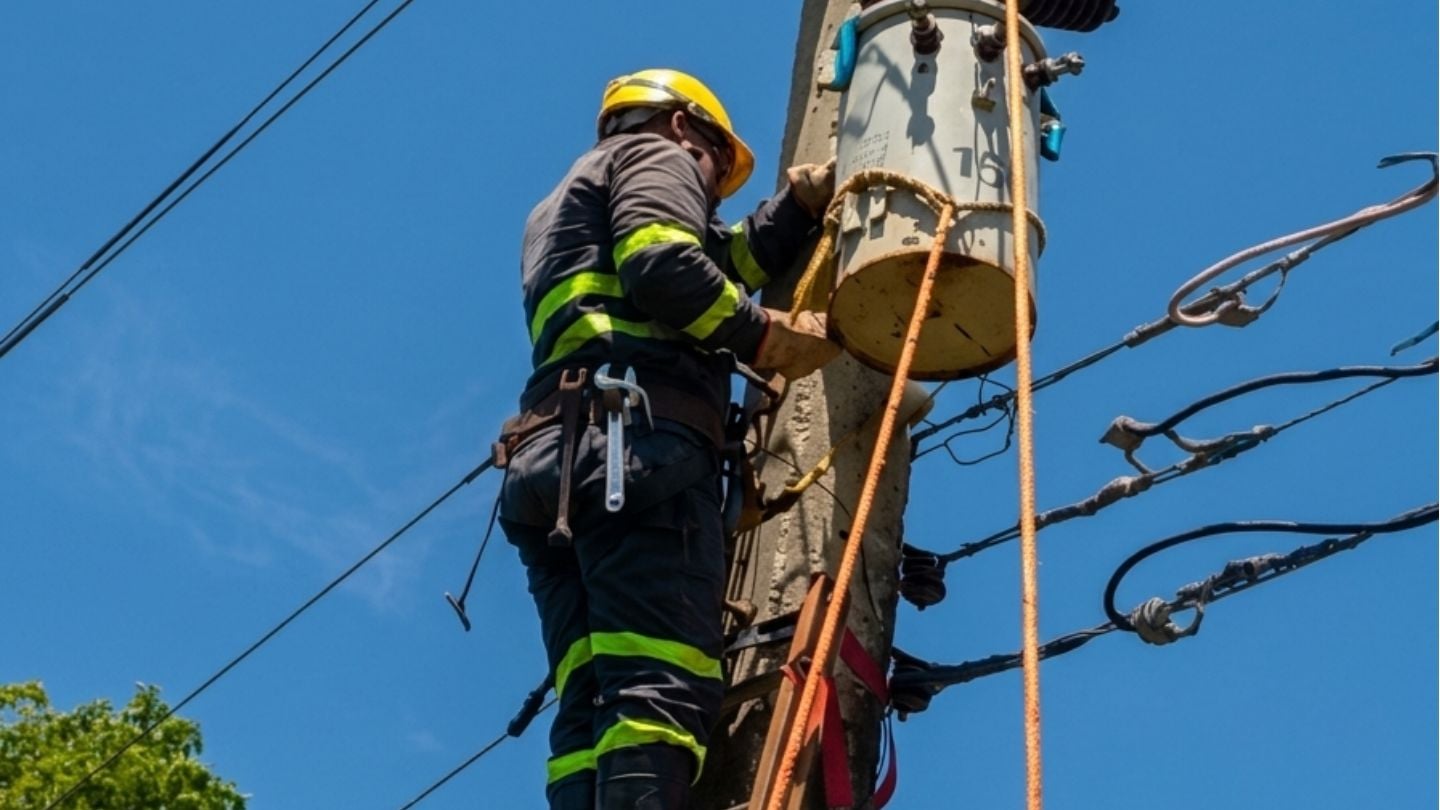 Apagón en toda la provincia de Granma por fallo en línea de transmisión
