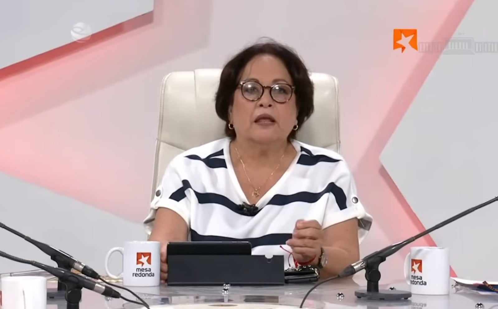 Arleen Rodríguez pierde la compostura en plena transmisión de la Mesa Redonda